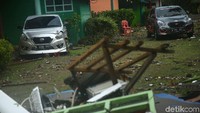 Sejumlah mobil pun ikut terseret dahsyatnya tsunami.