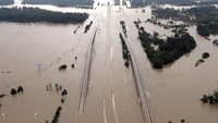 2017 lalu, AS mendapatkan terjangan badai harvey dan menyebabkan banjir yang membuat 30 ribu orang kehilangan tempat tinggal. Dengan itu kerugian mencapai US$ 190 miliar setara Rp 2.755 triliun. Istimewa/Business Pundit.