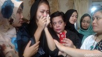 Sambil  menitikan air mata, Juliana Moechtar mengatakan dirinya sudah ikhlas. 