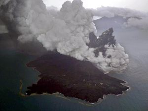 Pengungsi Korban Tsunami di Pulau Sebesi Selat Sunda Dapat Bantuan