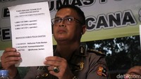 Warga yang merasa kehilangan keluarga bisa menghubungi posko bencana tsunami Selat Sunda dengan call center 085211672686, 085211672708, dan 085211672721. 