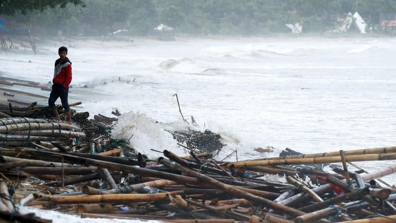 Kondisi Pantai Carita 2 Hari Pasca Tsunami