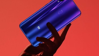 Ponsel ini mendukung dual nano SIM Card, dual band WiFi, Bluetooth 4.2 dan port USB Type C. Foto: Sohu