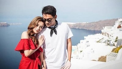 7 Potret Kemesraan Ifan Seventeen dan Istri Sebelum Jadi Korban Tsunami