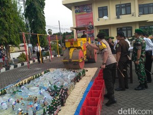 Polisi Situbondo Simulasi Pengamanan Gereja dan Musnahkan Miras