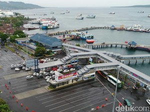 Sempat Tertahan Karena Cuaca Buruk, Pelabuhan Ketapang Padat
