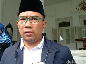 Pose 1 Jari Kang Emil, Kemendagri: Hari Libur Kepala Daerah Bebas Kampanye