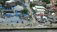 Kawasan pelelangan ikan di Labuan, Pandeglang, juga tak luput dari terjangan tsunami.