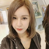 Berry telah melakukan operasi plastik di dahi, pipi, hidung dagu bahkan payudara, setelah diejek dada kecil oleh kekasihnya kala itu. Foto: Dok. Instagram