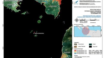 Terlihat Gunung Anak Krakatau yang berada di tengah-tengah selat Sunda. Citra satelit ini dirilis sebagai respon tanggap darurat bencana berbasis data satelit. Foto: Dok. LAPAN