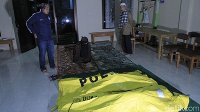 Tangis Keluarga Sambut Kedatangan 4 Korban Tsunami di Selat Sunda