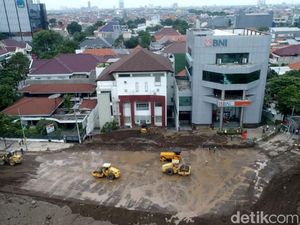 Bukan 1.800, Recovery Jalan Gubeng Hanya Butuh 1.000 Truk Sirtu