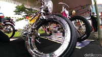 Motor bebek berkonsep Caferacer tersebut, Edo mengaku sudah menghabiskan Rp 15 Juta. Dari biaya tersebut yang paling mahal untuk membeli master rem depan sama master kopling hidrolik. Foto: Deny Prastyo Utomo/detikOto