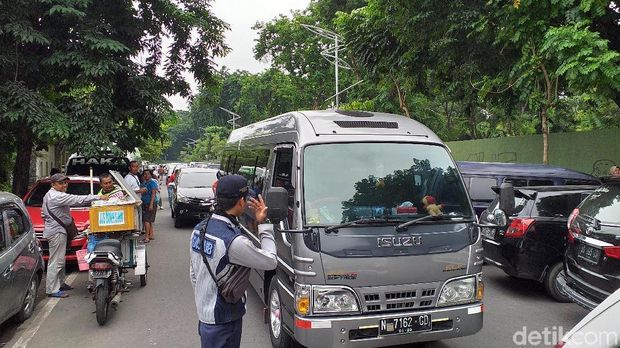 Hindari Jalan Seputar KBS di Jam-jam Ini Bila Tak Ingin Kena Macet