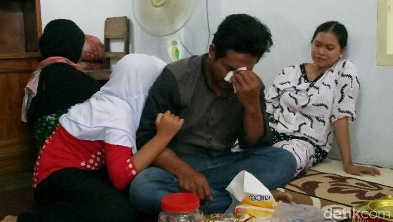 Polisi Periksa Saksi Pohon Tumbang Tewaskan Satu Bocah di Banyuwangi Polisi Periksa Saksi Pohon Tumbang Tewaskan Satu Bocah di Banyuwangi
