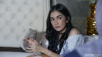 Ussy Sulistiawaty mencuri perhatian setelah bereaksi keras atas bully yang diterima anaknya.  Foto: Reza/detikHOT