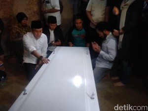 Jenazah Herman Seventeen Dibawa ke Ternate