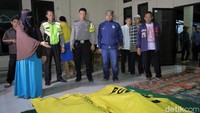 Salah seorang keluarga korban, Lusiana, mengaku tak percaya atas kejadian nahas yang menimpa keluarganya. Ia bercerita 20 orang anggota keluarganya tengah berlibur dan berwisata ke Pantai Carita, Anyer sebelum kejadian nahas itu terjadi.