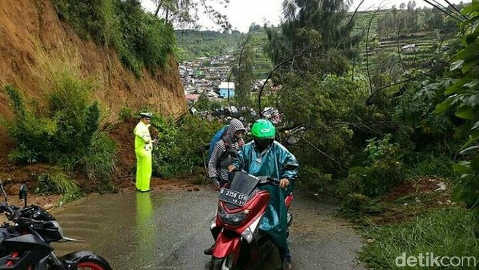 Ada Titik Rawan Longsor Pengendara Ke Dieng Diimbau Ekstra