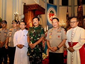 Kunjungi Katedral, Kapolri: Ibadah Natal di Indonesia Aman dan Lancar