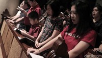 Ibadah Misa Natal sendiri dibagi menjadi tiga sesi. Sesi pertama dimulai pada pukul 17.00 WIB, kedua pada pukul 20.00 WIB, dan ketiga pada pukul 22.00 WIB. 