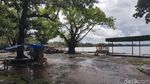 Puing Berserakan, Begini Kondisi Pantai Carita Pagi Ini