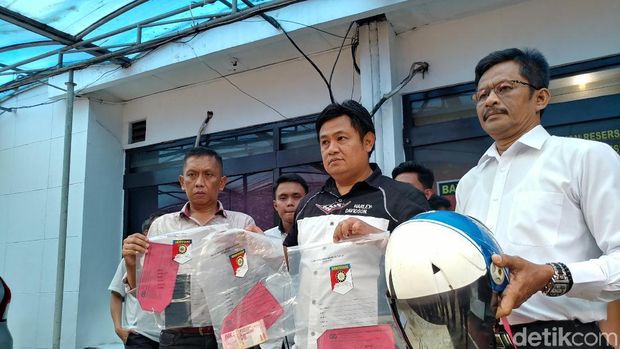 Pelaku Gondol Ponsel dan Dolar Usai Keroyok Bule Kanada
