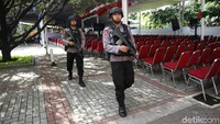 Polisi terus memperketat pengamanan di lokasi.