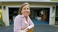 Mesin pencari Google pun berdiri di garasi. Bahkan, Larry Page dan Sergey Brin sebagai pendirinya meminjam garasi dari CEO YouTube Susan Wojcicki. (scoopwhoop.com/Incomediary)