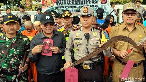 Buat Onar, 33 Geng Motor Dijemur Polisi di Tugu Adipura 