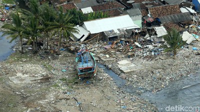 Rumah Hancur dan Kapal Terseret, Begini Kondisi Pandeglang Pasca Tsunami