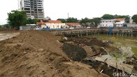 Dari pantauan detikcom, setelah Jalan Gubeng yang ambles tersambung kembali.