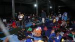 Korban Tsunami Mengungsi di Lapangan Futsal