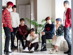 Lihat Foto BTS Jelang Natal Yuk!