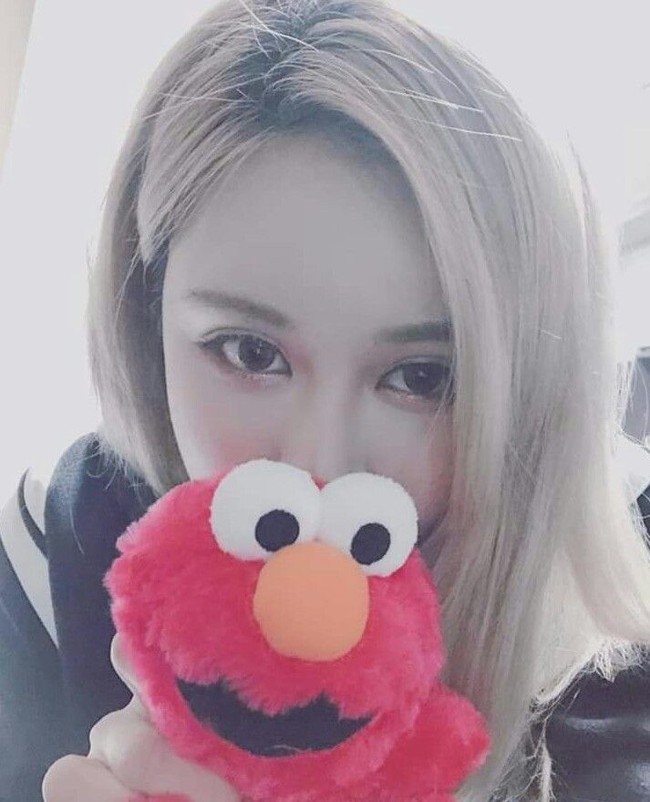 Cerita bermula dari Berry remaja yang tak percaya diri dengan penampilannya. Wanita yang kini berusia 23 tahun itu mulai mencoba prosedur kecantikan operasi plastik di usia 17. Foto: Dok. Instagram