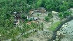 Melihat dari Udara Rumah yang Porak-poranda Disapu Tsunami