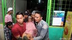 Korban Tsunami Mengungsi di Lapangan Futsal
