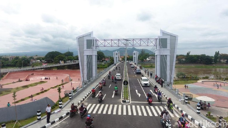 Setelah 5 Tahun Jembatan Brawijaya Kediri Akhirnya Dibuka