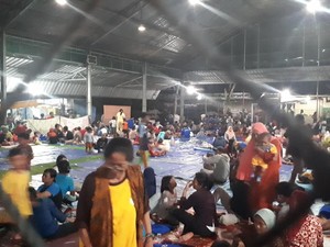 Begini Aktivitas Warga Labuan di Posko Bencana Tsunami Anyer