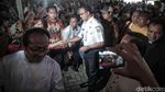 Berbaju Dinas, Anies Baswedan Kunjungi Gereja Katedral