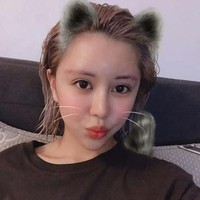 Berry pun mekakukan vermak wajah besar-besaran di usia 21. Dalam jangka waktu enam bulan, YouTuber cantik itu bisa melakukan sebanyak 30 tindakan operasi plastik. Foto: Dok. Instagram