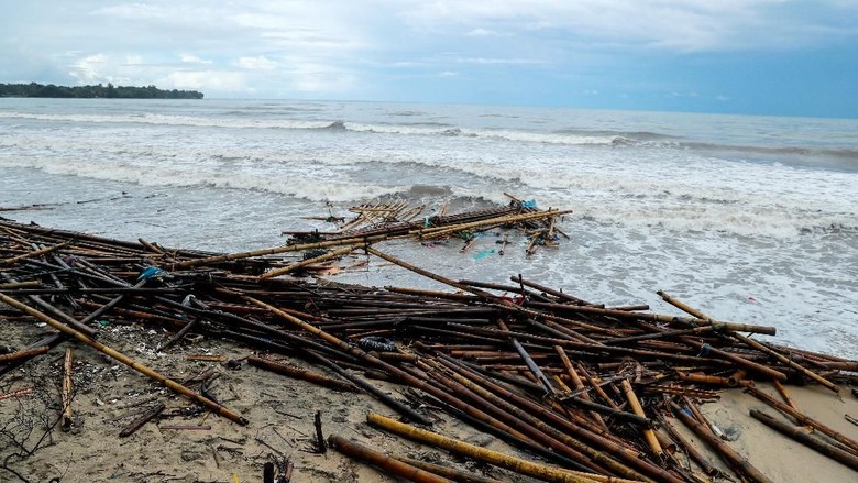 Kondisi Pantai Carita 2 Hari Pasca Tsunami