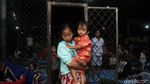 Melihat Kondisi Anak-anak Korban Tsunami di Pengungsian
