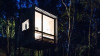 Ruumah ini terbuat dari kerangka baja. Furnitur pun dibuat seminimalis mungkin untuk menciptakan ruang yang nyaman, seperti lampu baca, wastafel dan pot tanaman. Foto: Inhabitat