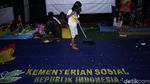Melihat Kondisi Anak-anak Korban Tsunami di Pengungsian