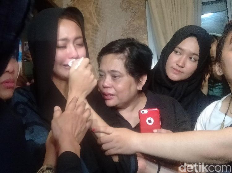 Duka dan Tangis di Rumah Duka Herman Seventeen