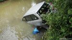 Mobil yang Terseret Tsunami Dievakuasi