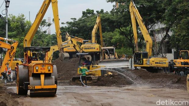 Jalan Gubeng yang Ambles Selesai Diuruk, Risma: Lusa Bisa Diaspal