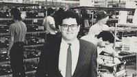 Michael Dell pemilik perusahaan komputer Dell mendirikan usahanya pada tahun 1984 di garasi. Hingga saat ini, nilai perusahaan mencapai US$ 50 miliar. (scoopwhoop.com/WashingtonPost)