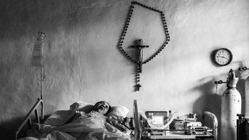 Masih di kategori pilihan juri ada Sara Jurado dari Kolombia yang menampilkan pasie yang dirawat inap di sebuah rumah sakit. .Foto: LensCulture